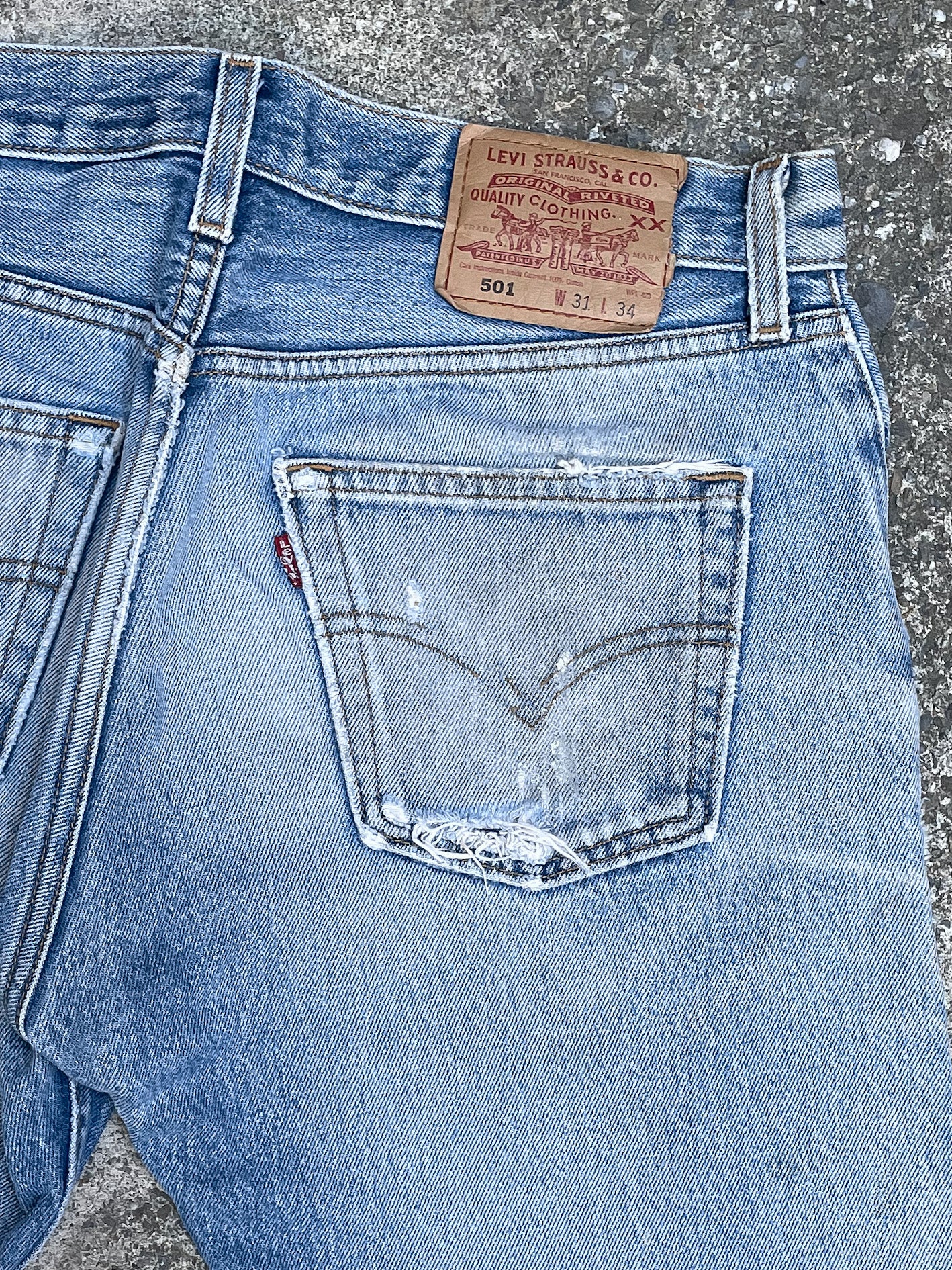 Vintage Levi’s Distressed Faded Blue 501 (30X30)